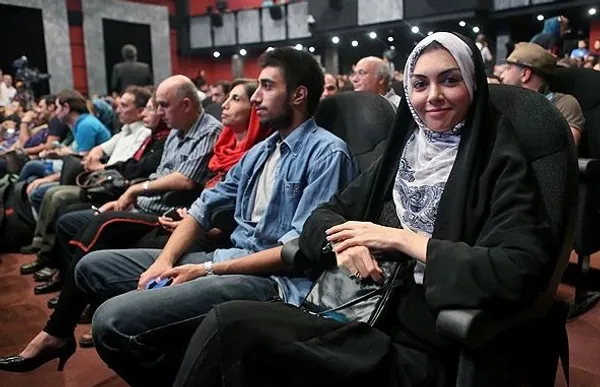 هشتمین جشن انجمن منتقدان و نویسندگان سینمایی ایران که در شامگاه چهارشنبه با معرفی نفرات برتر در تالار ایوان شمس برگزار شد.آزاده نامداری، مجری تلویزیون در حاشیه این جشن!!/FNA
