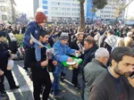آتش زدن پرچم آمریکا و شعارها در مراسم تشییع سردار