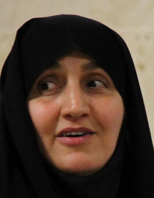 خانمی که با دختر خردسالش وارد ستاد ثبت نام وزارت کشور شد و آخرین نفر روز چهارم بود