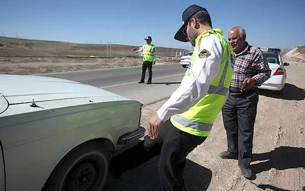 مأموران پلیس راه استان فارس در نوروز مستمر بر ترافیک جاده ای این استان نظارت دارند. /مهر
