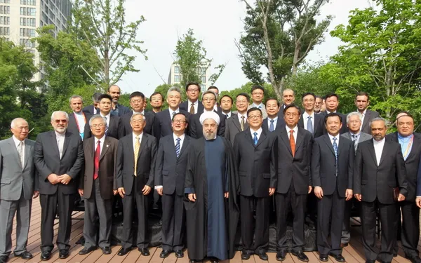 حسن روحانی رییس جمهوری اسلامی ایران روز پنج شنبه با جمعی از نخبگان چین دیدار و گفت و گو کرد/IRNA
