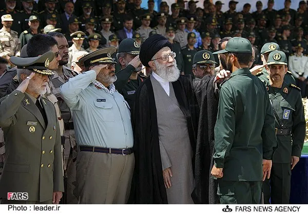 مراسم دانش&zwnj;آموختگی دانشجویان دانشگاه امام حسین(ع) با حضور مقام معظم رهبری