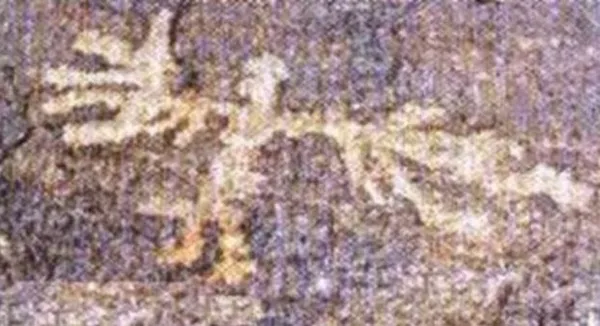 ایرنا از کشف یک سنگ&zwnj;نگاره &laquo;۴۰ هزار ساله&raquo; در منطقه تیمره خمین خبر داده است که نقش یک انسان بالدار را به نمایش می&zwnj;گذارد.گزارش این خبرگزاری که روز پنج&zwnj;شنبه، ۸ اسفند، منتشر شده از قول کارشناسان بیان می&zwnj;کند که تصویر انسان بالدار در این سنگ&zwnj;نگاره &laquo;نمادی از انسان&zwnj;هایی است که از سیارات دیگر به زمین آمده&zwnj;اند&raquo;/ایرنا
