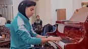 پیانونوازی تینا جهانشاهی بازیکن تیم بانوان استقلال