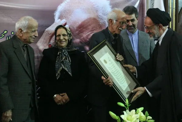 مراسم بزرگداشت غلامحسین امیر خانی استاد هنر خوشنویسی عصر شنبه در انجمن آثار و مفاخر ایران برگزار شد./MNA
