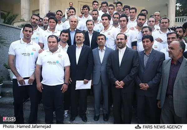 مراسم تقدیر از تیم ملی والیبال توسط محمود احمدی نژاد رئیس جمهور
یک&zwnj;شنبه ۲۳ تیر ۱۳۹۲
