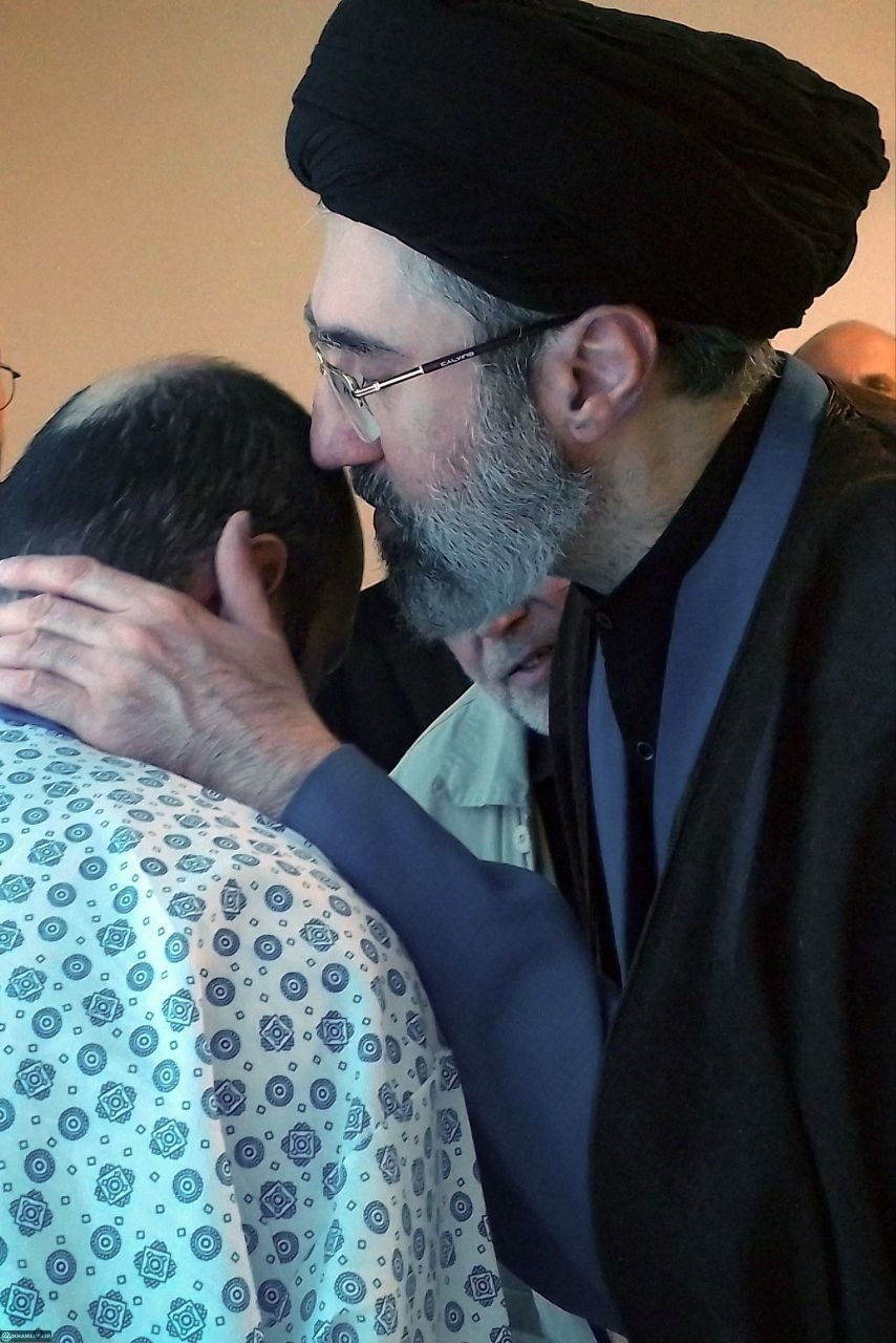 عیادت رهبر انقلاب از جانبازان پیجری حزب‌الله لبنان