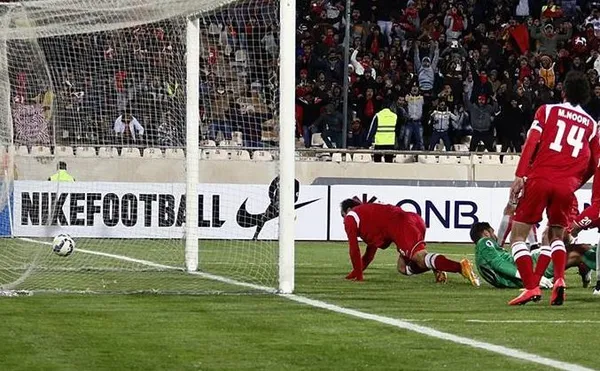 پرسپوليس سه گل به لخويا هديه داد.