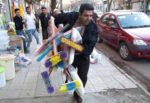 طرح برخورد با دست فروشی و سد معبر در کرمانشاه.
