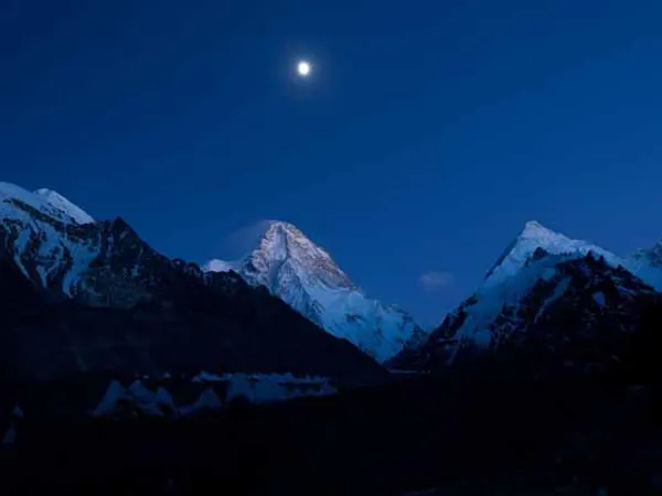ماه کامل بر فراز کوه K 2
Tommy Heinrich
