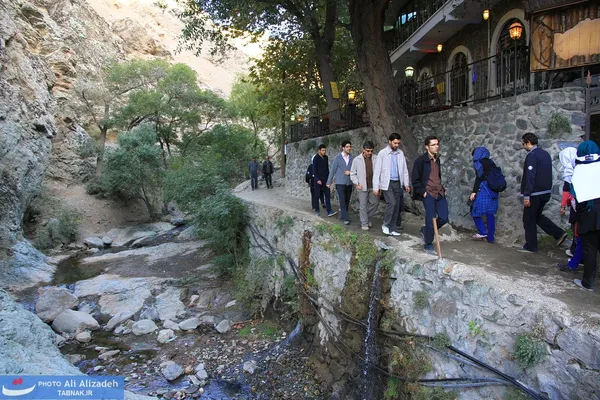سطح رودخانه های مسیر، به دلیل وضعیت بسیار نامناسب نزولات جوی، همچنین قرارگیری در فصل کم آبی، کاهش محسوسی داشته