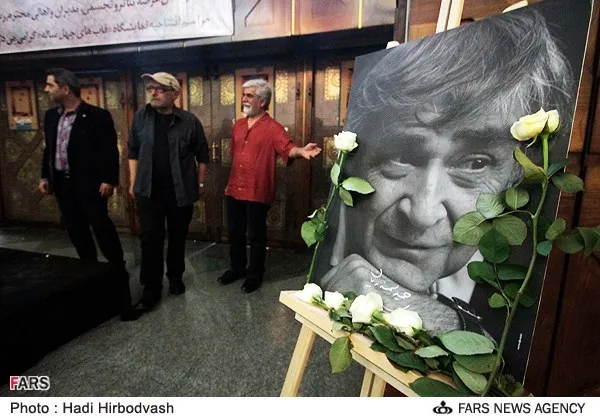 نمایشگاه قاب&zwnj;های چهل ساله در سالن اصلی تئاتر شهر