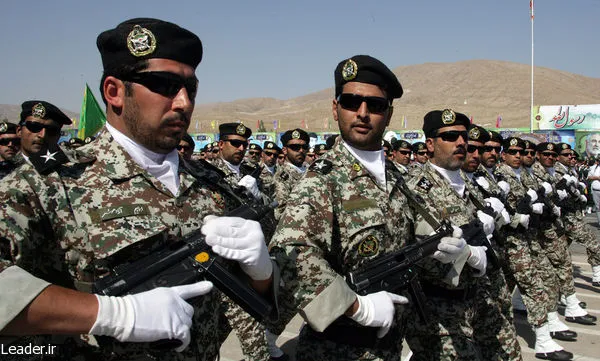 مراسم صبحگاه مشترک يگانهاي نظامي، انتظامي و بسيج استان خراسان شمالي در حضور رهبر انقلاب

21/07/91