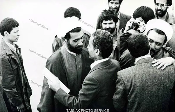 ۱۳۵۹- آیت الله موحدی کرمانی در کنارشهیدان رجایی و باهنر