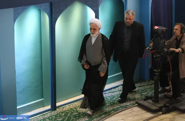 ورود حجت الاسلام ˈ محسنی اژه ایˈ به آیین نماز عبادی سیاسی جمعه این هفته تهران 