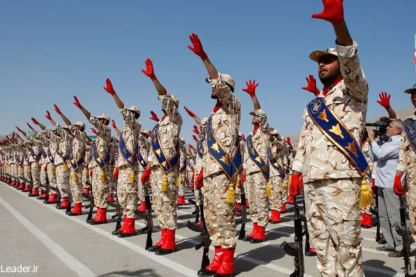 مراسم صبحگاه مشترک يگانهاي نظامي، انتظامي و بسيج استان خراسان شمالي در حضور رهبر انقلاب

21/07/91