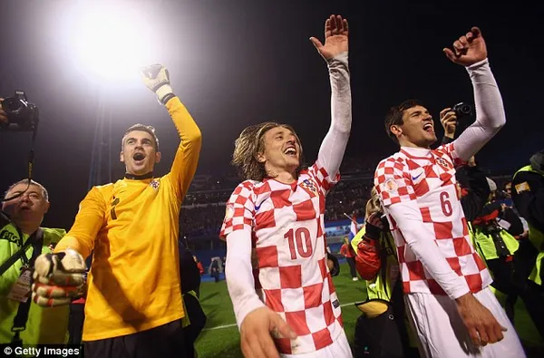 کرواسی: لوکا مودریچ (Luka Modric) - بازی&zwnj;ساز تیم رئال&zwnj; مادرید که سال 2012 از باشگاه تاتنهام آمد ابتدای فصل متفاوتی داشت اما او توانست هم در باشگاهش و هم در تیم ملی کشورش بسیار درخشان ظاهر شود.