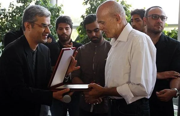 مراسم کلید خوردن فیلم سینمایی هاری و تجلیل از جمشید هاشم پور، عصر یکشنبه در پردیس سینما ملت تهران برگزار شد./FNA
