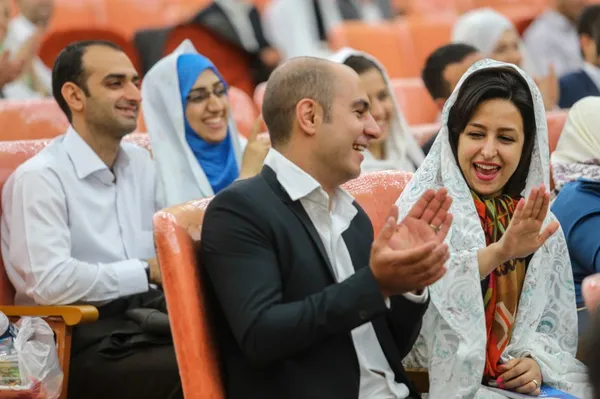 جشن ازدواج سربازی برای ۸۰۰ تن از کارکنان وظیفه نیروی زمینی ارتش روز (یکشنبه) در مرکز آموزش و پشتیبانی نزاجا برگزار شد. /ISNA