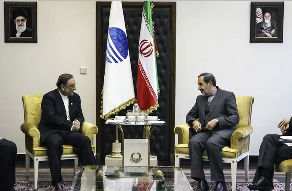 &laquo;آصف علی زرداری&raquo; رییس جمهوری سابق پاکستان عصر چهارشنبه با علی اکبر ولایتی رییس مرکز تحقیقات استراتژیک مجمع تشخیص مصلحت نظام دیدار و گفت و گو کرد./IRNA
