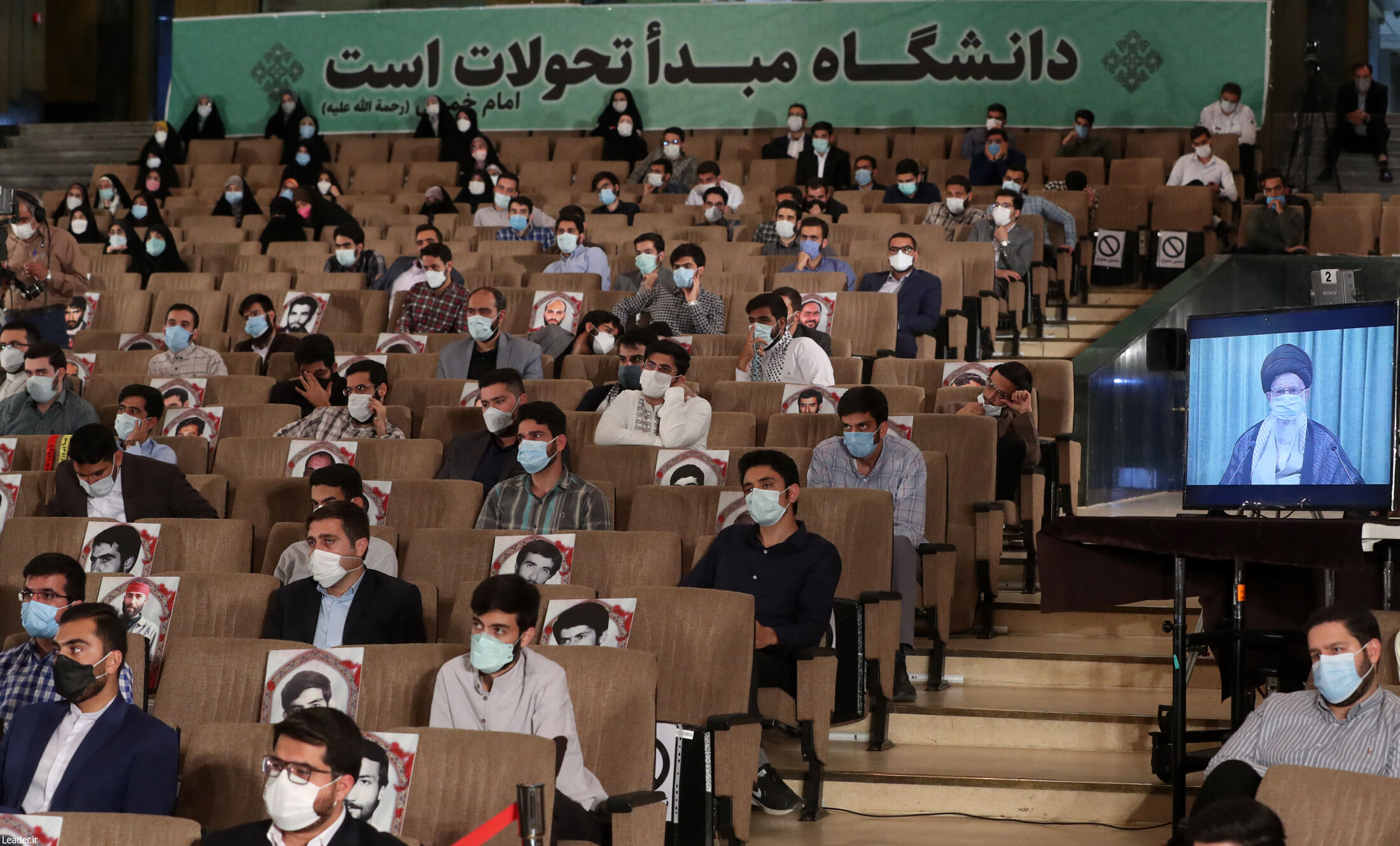 دیدار رهبری با دانشجویان