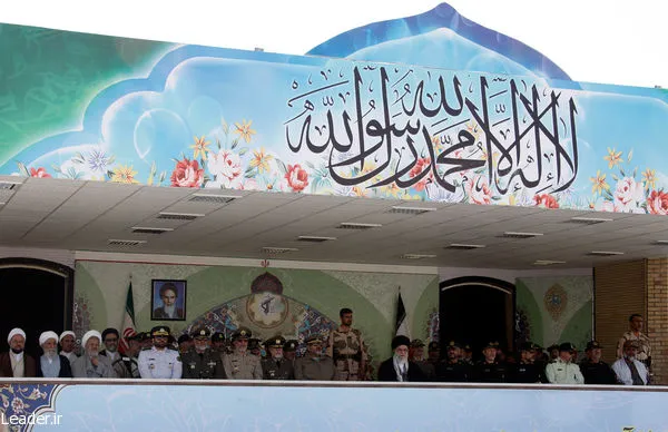 مراسم صبحگاه مشترک يگانهاي نظامي، انتظامي و بسيج استان خراسان شمالي در حضور رهبر انقلاب

21/07/91