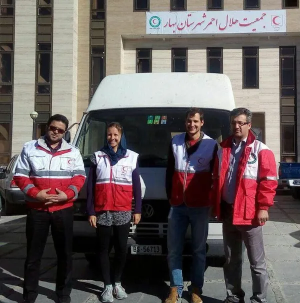 دو گردشگر سوییسی با حضور در هلال احمر بهار خواستار اعزام به کرمانشاه شدند