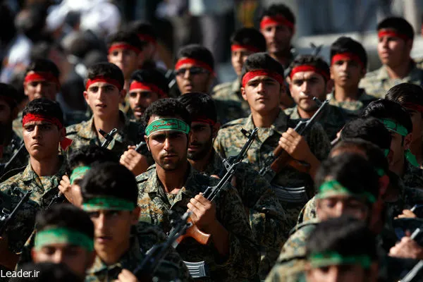 مراسم صبحگاه مشترک يگانهاي نظامي، انتظامي و بسيج استان خراسان شمالي در حضور رهبر انقلاب

21/07/91