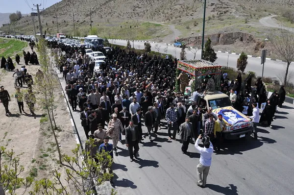 پیکر شهید &laquo;مرتضی امینی&raquo; که در جنگ تحمیلی مفقودالاثر شده بود در اراک تشییع شد./ISNA
