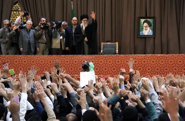 رهبر معظم انقلاب در جمع زائران حرم رضوی(ع)/Leader Official website

