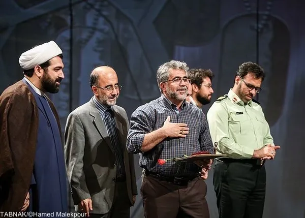 تقدیر از مرتضی شعبانی در مراسم اختتامیه سیزدهمین جشنواره بین المللی فیلم مقاومت - برج میلاد تهران
