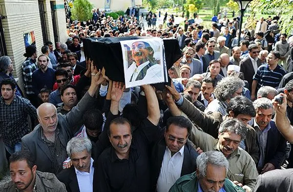 صبح روز دوشنبه، &laquo;مراسم تشییع پیکر زنده یاد استاد غلامعلی پورعطایی، پیشکسوت موسیقی خراسان با حضور جمعی از اهالی فرهنگ خراسان رضوی، مسئولان و مردم هنردوست مشهد مقدس، از محل مجتمع فرهنگی هنری امام رضا (ع) به سمت حرم مطهر رضوی برگزار شد. /MNA
&zwnj;