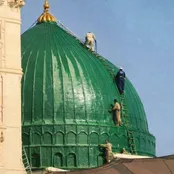 تصویری از شست‌وشوی گنبد نبوی