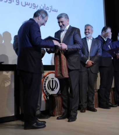 تقدیر از صیدی بازنشسته بابت پایین کشیدن ۷۰ روزه کرکره بورس/ کاش دوربین مخفی بود! تقدیر از صیدی بازنشسته بابت پایین کشیدن ۷۰ روزه کرکره بورس/ کاش دوربین مخفی بود!