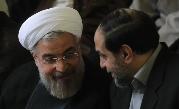 گفتگوی صمیمی روحانی با حسن رحیم پور ازغدی عضو شورای عالی انقلاب فرهنگی در حاشیه نماز جمعه تهران/IRNA
