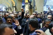 مشت گره کرده رئیس جمهور در حرم شاه نجف