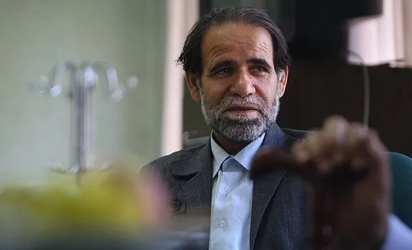 
بامداد 19 آذر 1391 هم روز بود که خلیل عمرانی، شاعر انقلاب پس از یک دوره طولانی بیماری در سن 48 سالگی جان به جان آفرین تسلیم کند.

