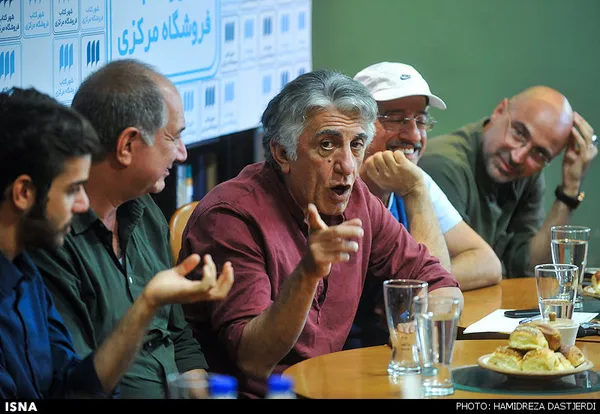 نشست خبری تئاتر &laquo;عرق خورشید، اشک ماه&raquo; ، با حضور جمعی از بازیگران، امروز در شهر کتاب مرکزی برگزار شد.