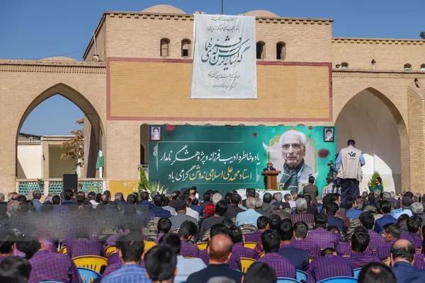 تشییع و بدرقه استاد &laquo;محمدعلی اسلامی ندوشن&raquo; در یزد
 