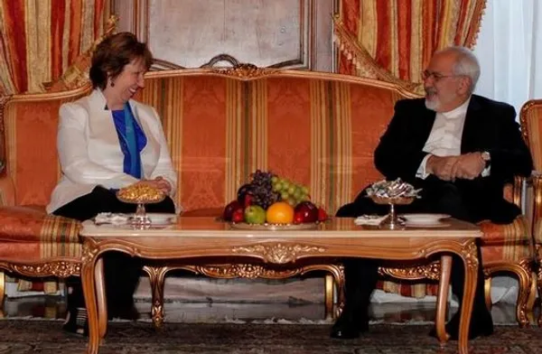 محمدجواد ظریف وزیر خارجه کشورمان و کاترین اشتون مسئول سیاست خارجی اتحادیه اروپا و سرپرست گروه ۱+۵ دیدار خود را در نیویورک آغاز کردند. این دیدار در قالب یک ناهار کاری برنامه ریزی شده است و هدف از برگزاری آن تنظیم برنامه مذاکرات جامع اتمی میان ایران و شش قدرت جهانی است که به طور رسمی از روز جمعه در حاشیه مجمع عمومی سازمان ملل برگزار می شود.آقای ظریف پیش از آغاز دیدار با خانم اشتون در مصاحبه ای با رادیو ان پی آر، که به طور زنده پخش می شد گفت که ایران آماده مذاکره برای توافق نهایی است.قرار است در صورت حصول توافق نهایی که باید پیش از سوم آذر (۲۴ نوامبر) باشد، پرونده اتمی ایران به شکل نهایی حل و فصل و تحریم ها علیه این کشور لغو شود./TABNAK
