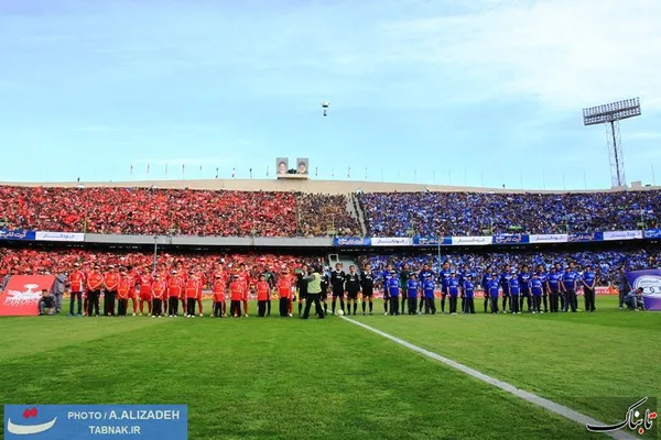 نواخته شدن سرود مقدس جمهوری اسلامی ایران