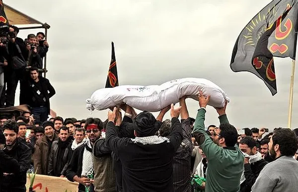 مراسم تشییع پیکر ۲ شهید گمنام هشت سال دفاع مقدس صبح روز سه&zwnj;شنبه با حضور گسترده مردم اردبیل برگزار شد./FNA
