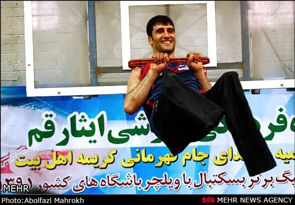 دیدار تیمهای بسکتبال با ویلچر ایثار قم و روح الله داداشی کهریزک عصر روز جمعه با قهرمانی تیم روح الله داداشی کهریزک برگزار شد.