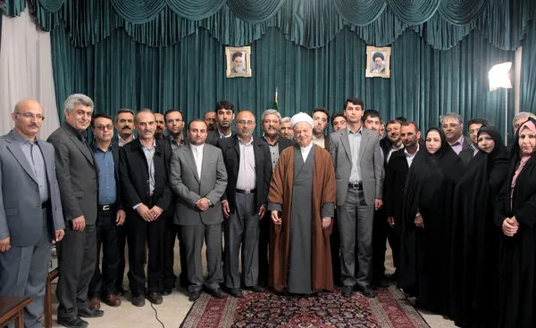 آیت الله هاشمی رفسنجانی رییس مجمع تشخیص مصلحت نظام پیش از ظهر پنجشنبه، جداگانه با رییس و معاونان مرکز تحقیقات استراتژیک مجمع تشخیص مصلحت نظام، اعضا شورای شهر، شهردار بهبهان و ... دیدار کرد/IRNA
