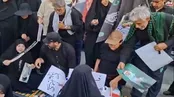 پلاکارد‌نویسی در مراسم تشییع پیکر رهبر شهید انقلاب