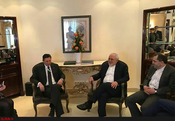 دیدار و گفت&zwnj;وگوی محمد جواد ظریف وزیر امور خارجه جمهوری اسلامی ایران با رئیس جمهور اسلوونی در حاشیه کنفرانس امنیتی مونیخ نیز لحظاتی پیش انجام شد.