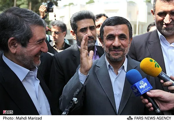 محمود احمدی نژاد رئیس&zwnj;جمهور در پایان جلسه هیأت دولت