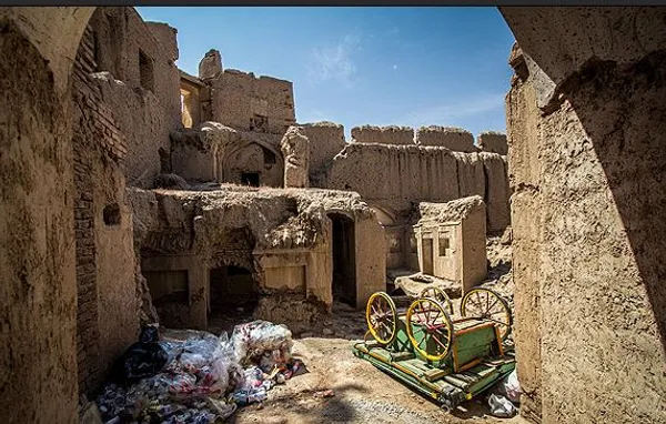 ارگ بهارستان یکی از مهم&zwnj;ترین آثار تاریخی شهر بیرجند است که متعلق به دوره افشار بوده و در تاریخ ۲۵ اسفند ۱۳۷۹ به عنوان یکی از آثار ملی ایران به ثبت رسیده است اما هم اکنون نه تنها از این مکان استفاده مسکونی می&zwnj;شود بلکه به عنوان انبار ضایعات نیز از آن استفاده می&zwnj;شود و بافت با ارزش این بنا نیز رو به تخریب است این بنای با ارزش نیازمند توجه بیشتری از سوی مسئولین برای مرمت است./MNA
