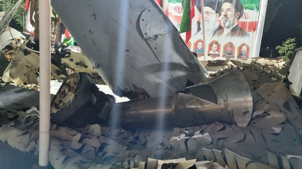 لاشه سرنگون شده پهپاد آمریکایی در خمین لاشه سرنگون شده پهپاد آمریکایی در خمین