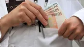 هشت درصد جامعه پزشکی زیرمیزی می‌گیرند!